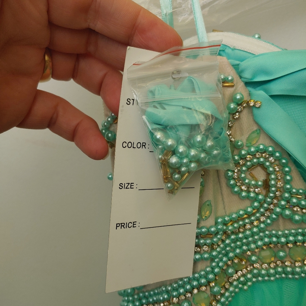 Strapless mint ballgown size 4 - Picture 5 of 8